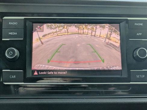 Used 2019 Volkswagen Jetta SE w/ Cold Weather Package image 16