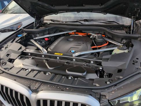 Used 2026 BMW X5 xDrive50e w/ M Sport Package image 15