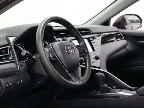 Used 2020 Toyota Camry LE FWD image 15