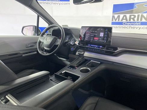 Used 2021 Toyota Sienna XSE image 27