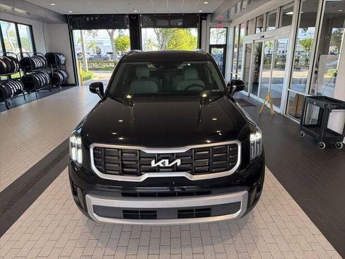 Used 2023 Kia Telluride S w/ S Sunroof Package image 2
