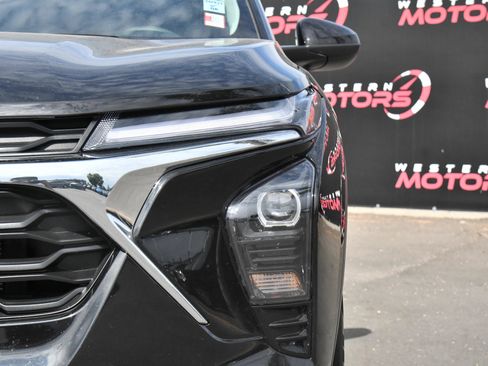 Used 2025 Chevrolet Trax LT FWD image 11