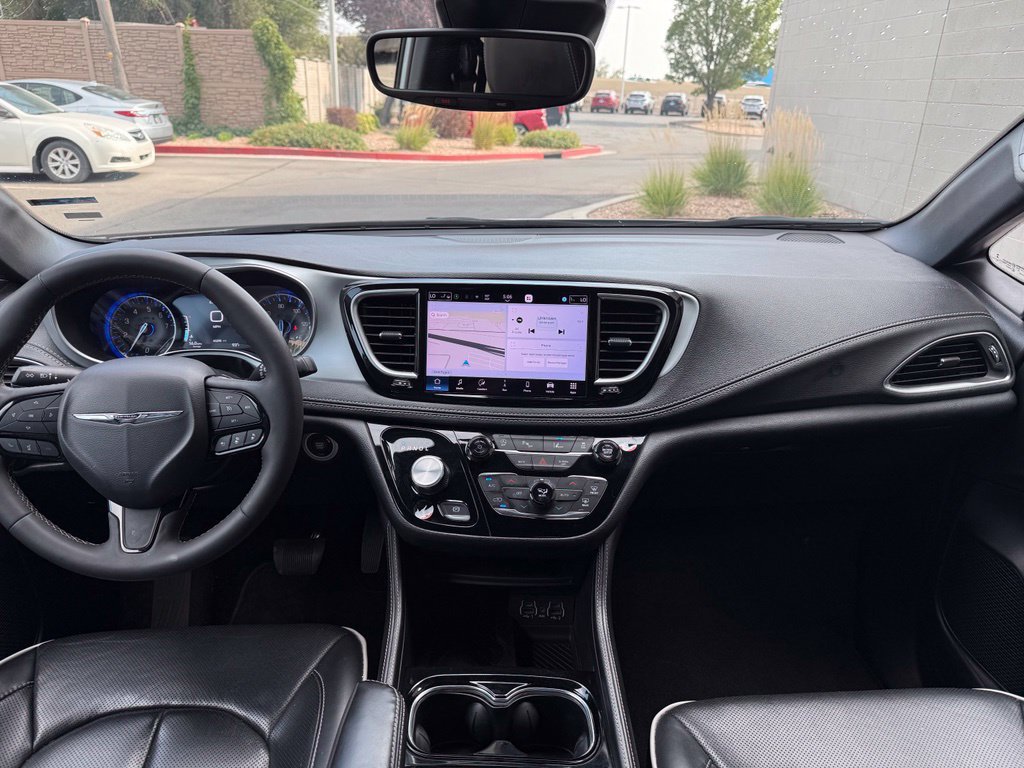 Used 2025 Chrysler Pacifica Limited FWD image 12