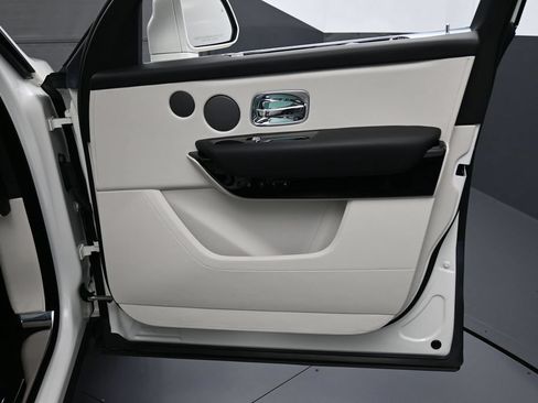 Certified 2022 Rolls-Royce Cullinan w/ Dark Exterior Package AWD/4WD image 31
