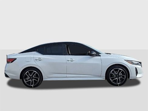 Used 2024 Nissan Sentra SR FWD image 6