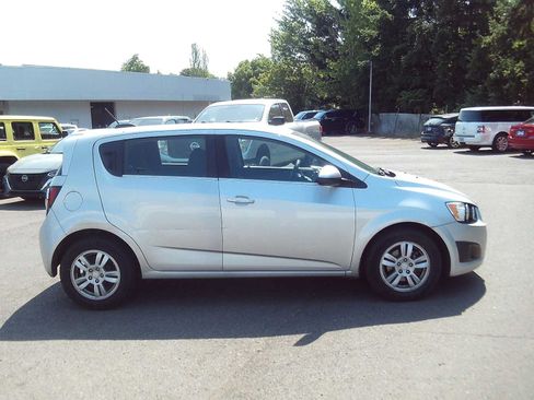 Used 2016 Chevrolet Sonic LT FWD image 6