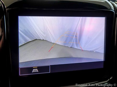 Used 2023 Chevrolet Traverse LT AWD/4WD image 12