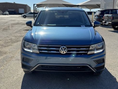 Used 2019 Volkswagen Tiguan SE w/ Panoramic Sunroof Package image 2