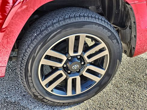 Used 2022 Toyota 4Runner Limited image 11