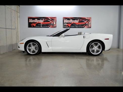 Used 2010 Chevrolet Corvette Convertible w/ Preferred Equipment Group RWD image 25