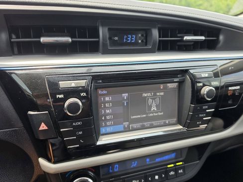 Used 2016 Toyota Corolla LE FWD image 12