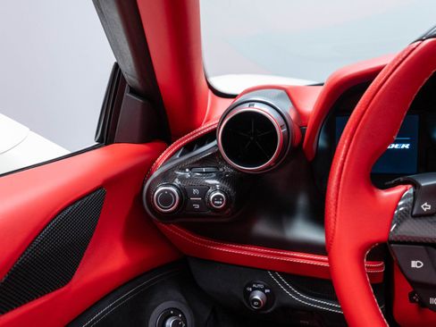 Used 2021 Ferrari F8 Tributo RWD image 12