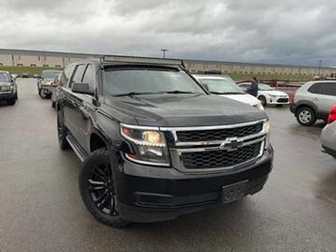 Used 2015 Chevrolet Suburban LT image 1