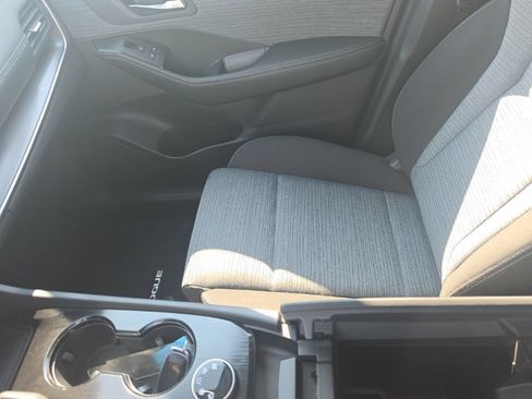 Used 2023 Nissan Rogue SV AWD/4WD image 23