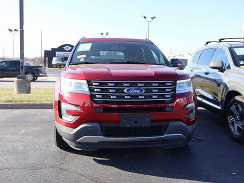 Used 2017 Ford Explorer XLT w/ Equipment Group 202A image 4