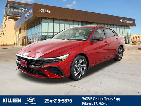 Used 2025 Hyundai Elantra Sport image 4