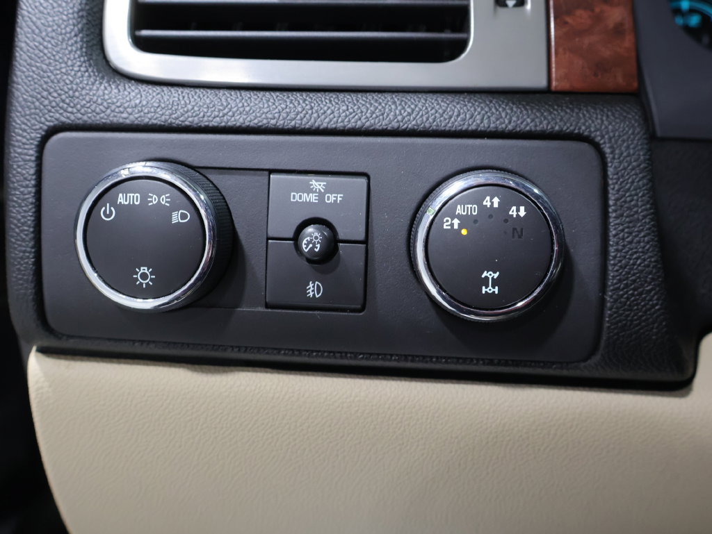 Used 2008 Chevrolet Avalanche LTZ w/ LTZ Preferred Equipment Group AWD/4WD image 33