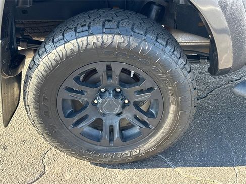 Used 2015 Toyota Tacoma PreRunner image 18