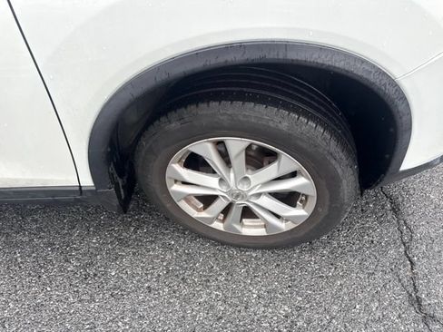 Used 2016 Nissan Rogue SV AWD/4WD image 12