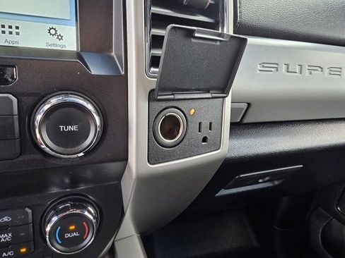 Used 2019 Ford F350 Lariat w/ Chrome Package image 24