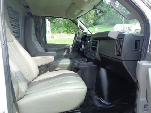 Used 2019 Chevrolet Express 3500 w/ Driver Convenience Package RWD image 20