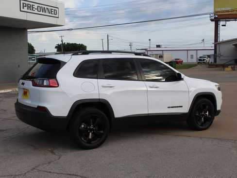 Used 2021 Jeep Cherokee Latitude Plus AWD/4WD image 4