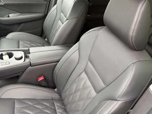 New 2026 Nissan Rogue Platinum AWD/4WD image 19