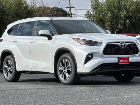 New 2026 Toyota Highlander XLE image 10