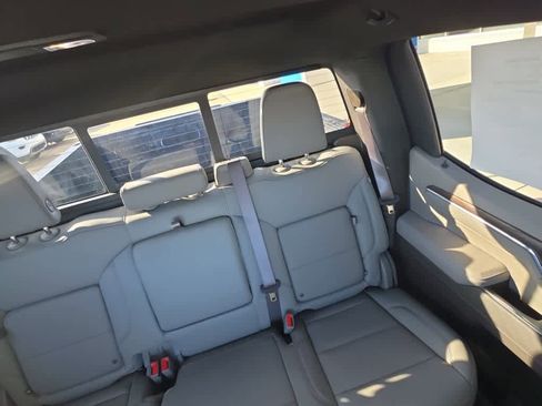 Used 2025 GMC Sierra 1500 SLT w/ SLT Premium Package image 23