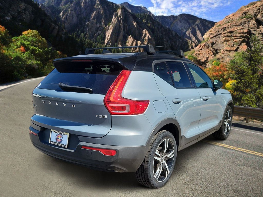 Used 2021 Volvo XC40 T5 R-Design w/ Climate Package AWD/4WD image 3