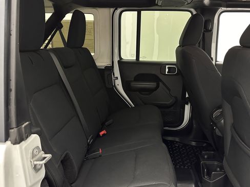 Used 2018 Jeep Wrangler Unlimited Sport S image 27