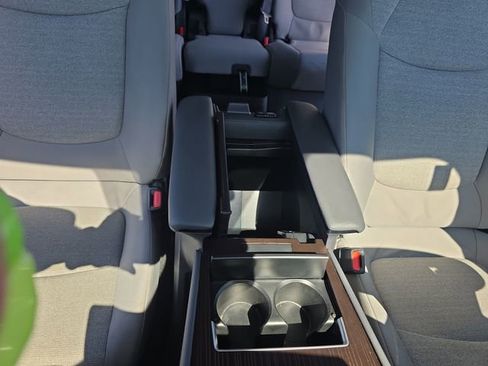 Used 2024 Toyota Sienna LE FWD image 17
