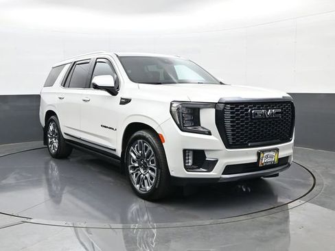 Certified 2023 GMC Yukon Denali Ultimate w/ LPO, Floor Liner Package AWD/4WD image 3