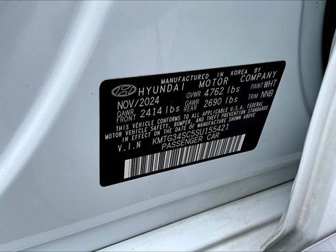Used 2025 Genesis G70 2.5T RWD image 20
