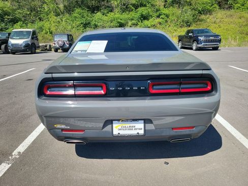Used 2019 Dodge Challenger SXT RWD image 4