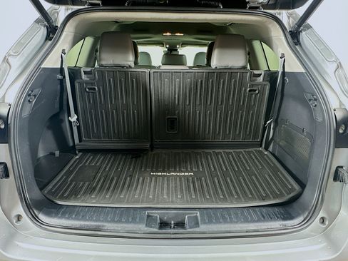 Used 2022 Toyota Highlander XLE image 30