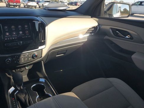 Used 2023 Chevrolet Traverse LS image 11