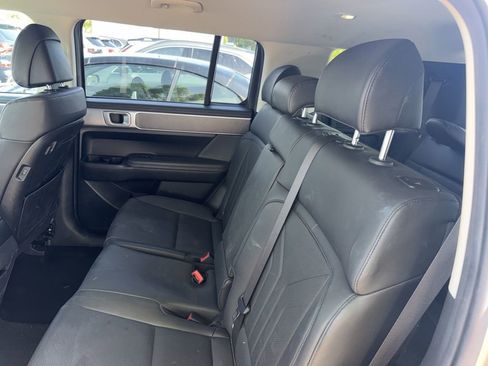 Used 2025 Hyundai Santa Fe SEL FWD image 4