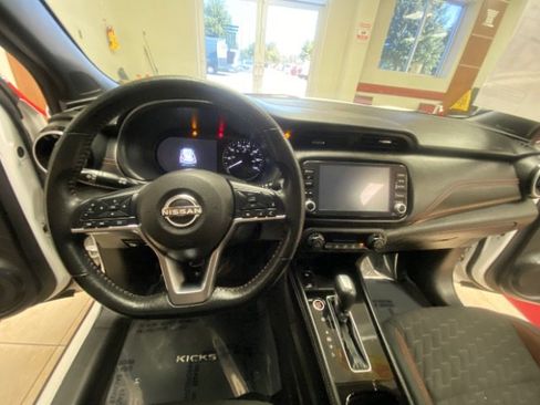 Used 2023 Nissan Kicks SR image 22