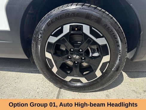 Used 2025 Hyundai Santa Fe SEL FWD image 9