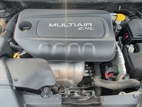 Used 2017 Jeep Cherokee Latitude w/ Comfort & Sound Group FWD image 12