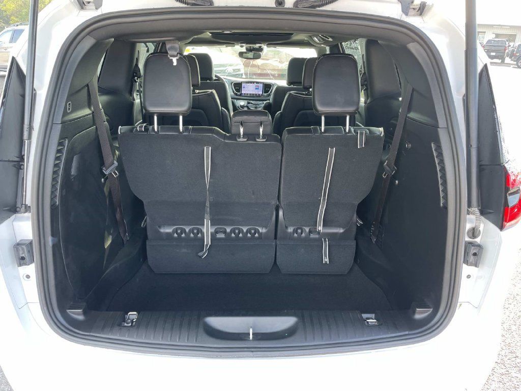 Used 2025 Chrysler Pacifica Limited FWD image 18