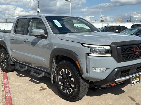 Used 2023 Nissan Frontier PRO-4X w/ Pro Convenience Package image 3