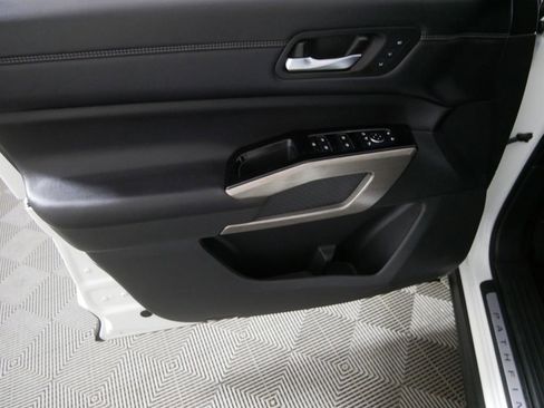 Used 2023 Nissan Pathfinder Platinum image 15