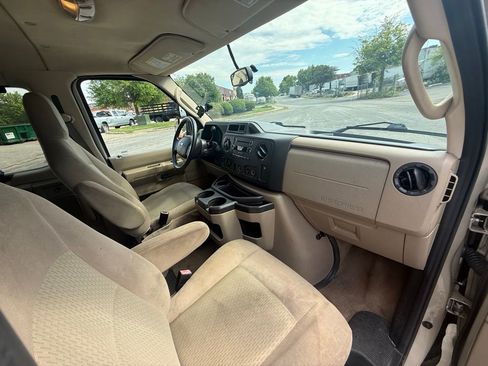 Used 2013 Ford E-350 and Econoline 350 XLT RWD image 12