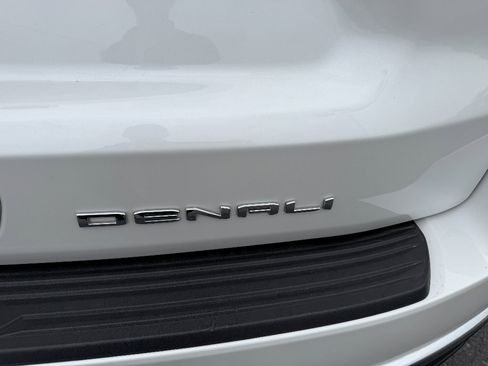 Used 2022 GMC Yukon Denali AWD/4WD image 12