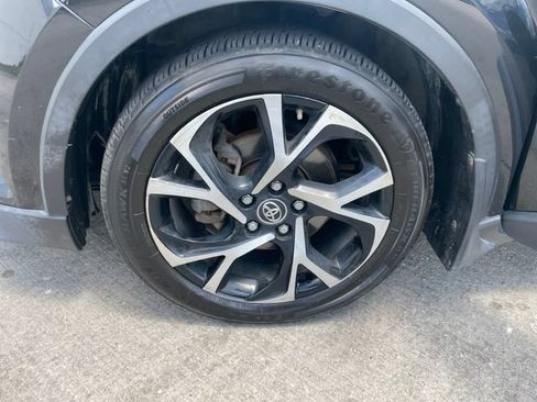 Used 2018 Toyota C-HR XLE FWD image 47