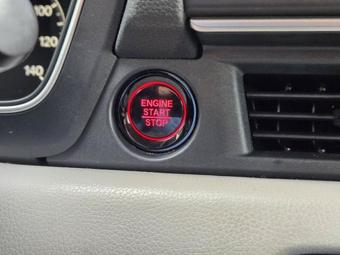 Used 2023 Honda Pilot Touring image 26