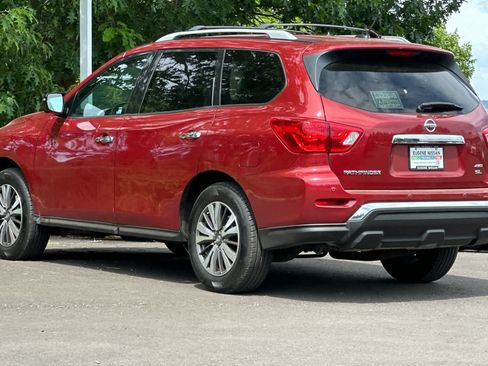 Used 2017 Nissan Pathfinder SL AWD/4WD image 6