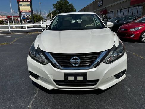 Used 2016 Nissan Altima 2.5 SL w/ 2.5 Technology w/LED Package FWD image 2